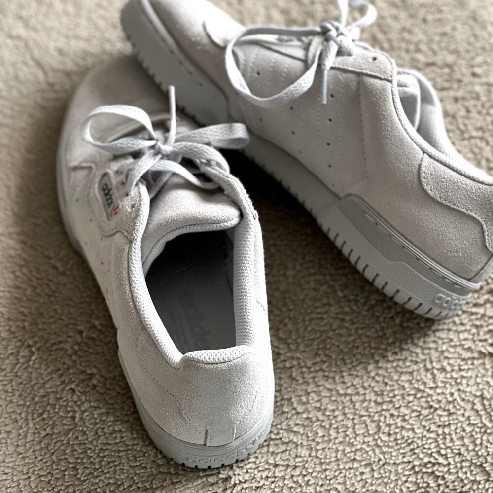 Yeezy Powerboost Adidas, light grey, size 8, worn once!